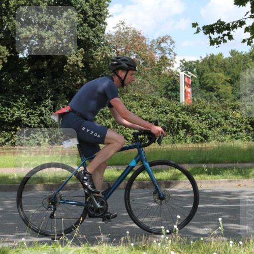 10.08.2025 - GEWOBA Citytriathlon Bremen Yannick Fuchs http://msf.ph/oto/8567573 10.08.2025 12:39:42 Radfahren 572, 589, 795, 813 meine-sportfotos.de