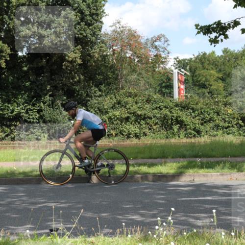 10.08.2025 - GEWOBA Citytriathlon Bremen Yannick Fuchs http://msf.ph/oto/8567583 10.08.2025 12:40:00 Radfahren 589, 596, 690, 706, 721, 779, 831, 880, 883, 1028 meine-sportfotos.de