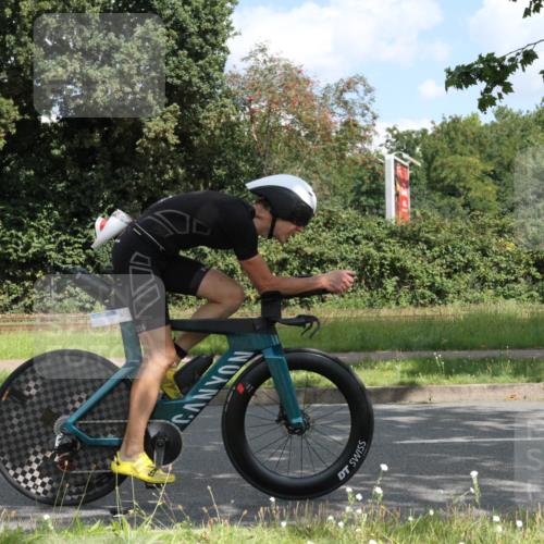 10.08.2025 - GEWOBA Citytriathlon Bremen Yannick Fuchs http://msf.ph/oto/8567597 10.08.2025 12:40:12 Radfahren 559, 596, 602, 690, 706, 721, 779, 815, 831, 880, 883, 890, 896, 899, 975, 1028 meine-sportfotos.de