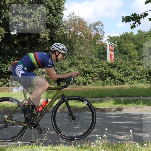 10.08.2025 - GEWOBA Citytriathlon Bremen Yannick Fuchs http://msf.ph/oto/8567599 10.08.2025 12:40:14 Radfahren 559, 581, 596, 602, 690, 706, 721, 779, 815, 831, 880, 883, 890, 896, 899, 949, 975, 1028 meine-sportfotos.de