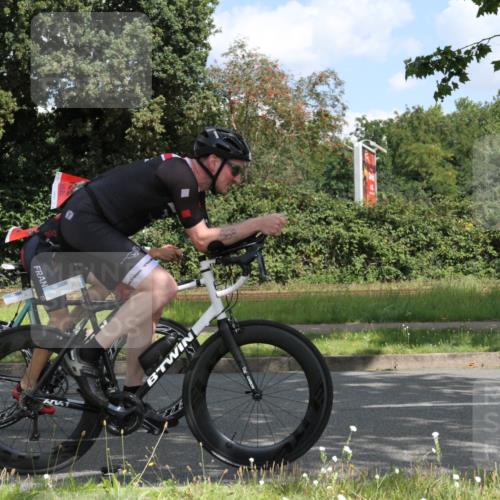 10.08.2025 - GEWOBA Citytriathlon Bremen Yannick Fuchs http://msf.ph/oto/8567601 10.08.2025 12:40:17 Radfahren 559, 581, 597, 602, 690, 706, 721, 737, 815, 880, 890, 896, 899, 910, 949, 975 meine-sportfotos.de