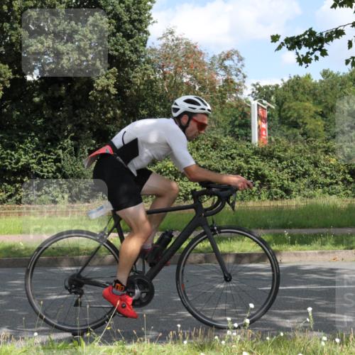 10.08.2025 - GEWOBA Citytriathlon Bremen Yannick Fuchs http://msf.ph/oto/8567604 10.08.2025 12:40:25 Radfahren 559, 581, 597, 602, 672, 723, 737, 815, 848, 870, 879, 890, 896, 899, 910, 949, 975, 1002, 1024 meine-sportfotos.de