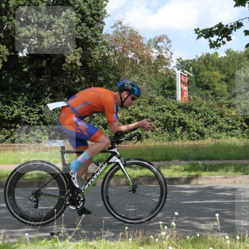 10.08.2025 - GEWOBA Citytriathlon Bremen Yannick Fuchs http://msf.ph/oto/8567643 10.08.2025 12:41:18 Radfahren 568, 609, 660, 665, 705, 730, 755, 803, 830, 849, 862, 934, 1014 meine-sportfotos.de