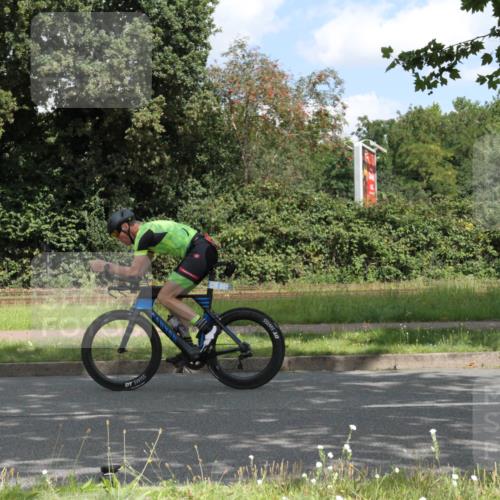 10.08.2025 - GEWOBA Citytriathlon Bremen Yannick Fuchs http://msf.ph/oto/8567676 10.08.2025 12:42:15 Radfahren 595, 613, 698, 754, 1003 meine-sportfotos.de