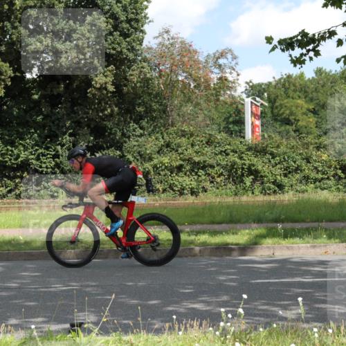 10.08.2025 - GEWOBA Citytriathlon Bremen Yannick Fuchs http://msf.ph/oto/8567685 10.08.2025 12:42:33 Radfahren 595, 611, 613, 944, 953 meine-sportfotos.de