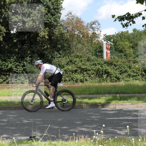 10.08.2025 - GEWOBA Citytriathlon Bremen Yannick Fuchs http://msf.ph/oto/8567686 10.08.2025 12:42:34 Radfahren 595, 611, 613, 944, 953 meine-sportfotos.de