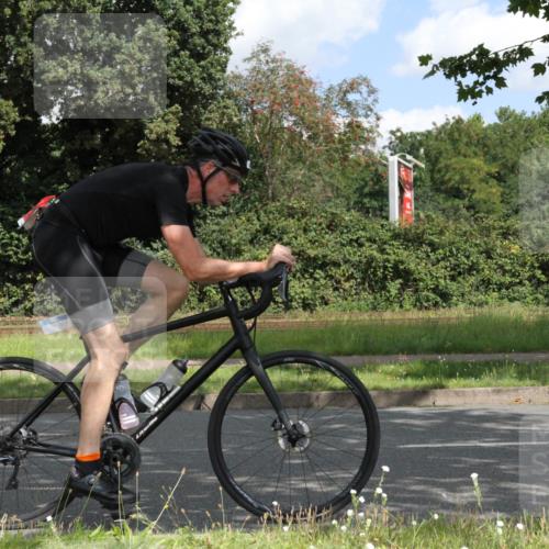 10.08.2025 - GEWOBA Citytriathlon Bremen Yannick Fuchs http://msf.ph/oto/8567701 10.08.2025 12:42:59 Radfahren 628, 644, 677, 684, 710, 846, 850, 871, 889, 909 meine-sportfotos.de