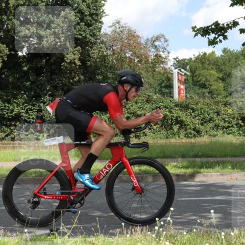 10.08.2025 - GEWOBA Citytriathlon Bremen Yannick Fuchs http://msf.ph/oto/8567712 10.08.2025 12:43:19 Radfahren 612, 646, 677, 885, 889, 945, 964, 1038 meine-sportfotos.de