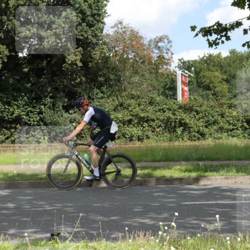 10.08.2025 - GEWOBA Citytriathlon Bremen Yannick Fuchs http://msf.ph/oto/8567722 10.08.2025 12:43:38 Radfahren 835, 837, 842, 907, 925, 955, 1012 meine-sportfotos.de