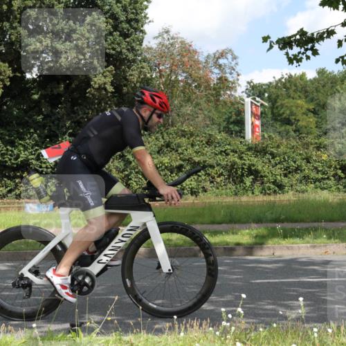 10.08.2025 - GEWOBA Citytriathlon Bremen Yannick Fuchs http://msf.ph/oto/8567723 10.08.2025 12:43:39 Radfahren 835, 837, 842, 907, 925, 955, 1012 meine-sportfotos.de
