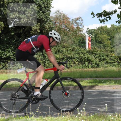 10.08.2025 - GEWOBA Citytriathlon Bremen Yannick Fuchs http://msf.ph/oto/8567727 10.08.2025 12:43:44 Radfahren 608, 835, 837, 842, 907, 925, 954, 955, 1012 meine-sportfotos.de