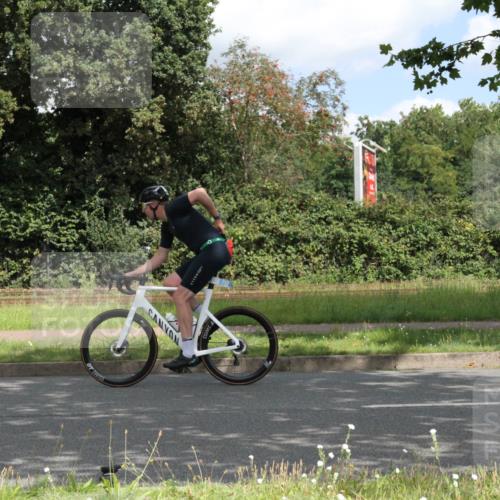 10.08.2025 - GEWOBA Citytriathlon Bremen Yannick Fuchs http://msf.ph/oto/8567751 10.08.2025 12:44:22 Radfahren 586, 661, 669, 693, 703, 713, 731, 746, 911, 965 meine-sportfotos.de
