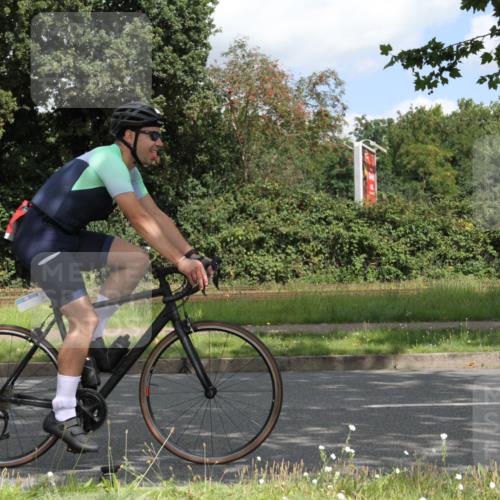 10.08.2025 - GEWOBA Citytriathlon Bremen Yannick Fuchs http://msf.ph/oto/8567753 10.08.2025 12:44:24 Radfahren 586, 661, 669, 693, 703, 713, 731, 746, 911, 965 meine-sportfotos.de