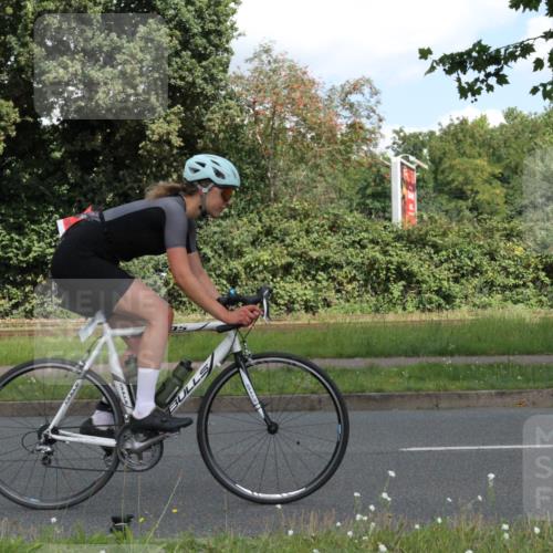10.08.2025 - GEWOBA Citytriathlon Bremen Yannick Fuchs http://msf.ph/oto/8567756 10.08.2025 12:44:29 Radfahren 586, 669, 693, 703, 713, 746, 800, 819, 911, 965 meine-sportfotos.de