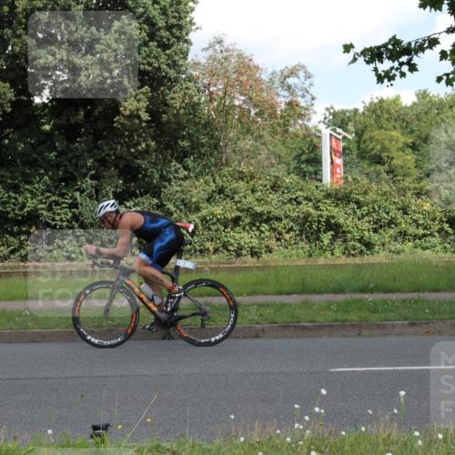 10.08.2025 - GEWOBA Citytriathlon Bremen Yannick Fuchs http://msf.ph/oto/8567757 10.08.2025 12:44:30 Radfahren 586, 607, 669, 693, 703, 713, 746, 800, 819, 911, 965, 1030 meine-sportfotos.de