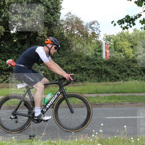 10.08.2025 - GEWOBA Citytriathlon Bremen Yannick Fuchs http://msf.ph/oto/8567759 10.08.2025 12:44:33 Radfahren 586, 607, 669, 713, 746, 800, 819, 911, 958, 965, 1030 meine-sportfotos.de