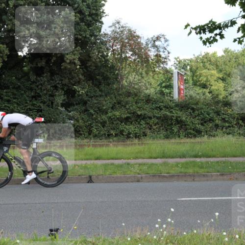 10.08.2025 - GEWOBA Citytriathlon Bremen Yannick Fuchs http://msf.ph/oto/8567769 10.08.2025 12:44:46 Radfahren 586, 607, 638, 716, 786, 800, 809, 819, 958, 1030 meine-sportfotos.de