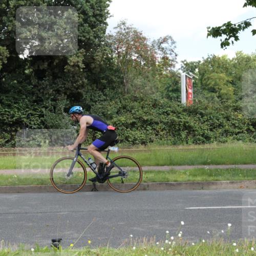 10.08.2025 - GEWOBA Citytriathlon Bremen Yannick Fuchs http://msf.ph/oto/8567776 10.08.2025 12:44:54 Radfahren 607, 638, 647, 716, 727, 786, 809, 816, 958, 1030 meine-sportfotos.de