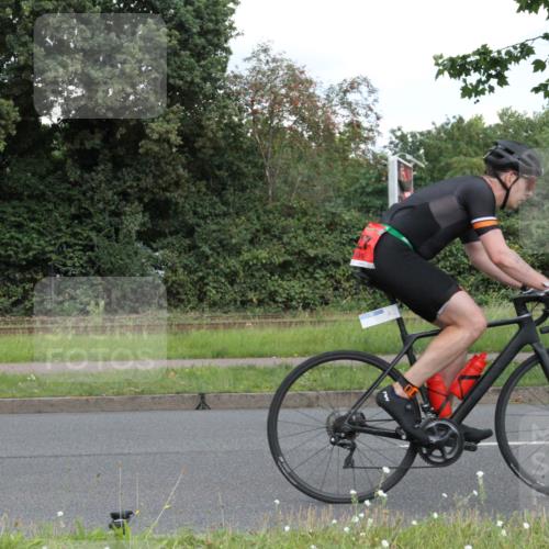 10.08.2025 - GEWOBA Citytriathlon Bremen Yannick Fuchs http://msf.ph/oto/8567786 10.08.2025 12:45:02 Radfahren 633, 638, 647, 716, 727, 786, 808, 816 meine-sportfotos.de