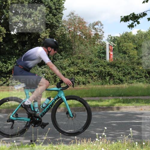 10.08.2025 - GEWOBA Citytriathlon Bremen Yannick Fuchs http://msf.ph/oto/8567791 10.08.2025 12:45:12 Radfahren 633, 647, 712, 727, 808, 816, 828, 851 meine-sportfotos.de