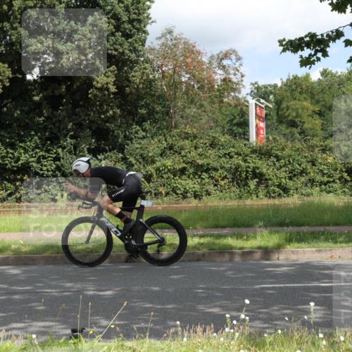 10.08.2025 - GEWOBA Citytriathlon Bremen Yannick Fuchs http://msf.ph/oto/8567795 10.08.2025 12:45:19 Radfahren 633, 712, 724, 808, 828, 851, 946, 1022 meine-sportfotos.de