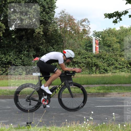 10.08.2025 - GEWOBA Citytriathlon Bremen Yannick Fuchs http://msf.ph/oto/8567802 10.08.2025 12:45:31 Radfahren 676, 724, 828, 851, 930, 939, 946, 1022 meine-sportfotos.de