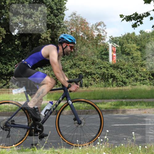 10.08.2025 - GEWOBA Citytriathlon Bremen Yannick Fuchs http://msf.ph/oto/8567810 10.08.2025 12:45:44 Radfahren 574, 651, 676, 685, 697, 748, 771, 812, 898, 928, 930, 939 meine-sportfotos.de