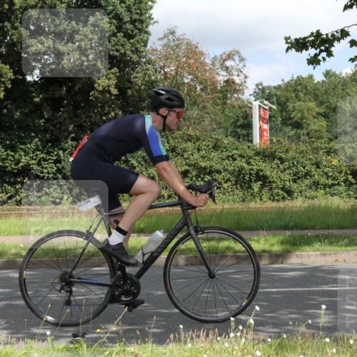 10.08.2025 - GEWOBA Citytriathlon Bremen Yannick Fuchs http://msf.ph/oto/8567822 10.08.2025 12:45:55 Radfahren 574, 651, 674, 685, 697, 748, 771, 812, 898, 928, 929 meine-sportfotos.de