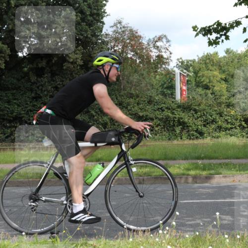 10.08.2025 - GEWOBA Citytriathlon Bremen Yannick Fuchs http://msf.ph/oto/8567827 10.08.2025 12:45:58 Radfahren 574, 651, 674, 685, 697, 748, 771, 812, 898, 928, 929, 1011 meine-sportfotos.de