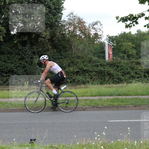 10.08.2025 - GEWOBA Citytriathlon Bremen Yannick Fuchs http://msf.ph/oto/8567832 10.08.2025 12:46:12 Radfahren 625, 929, 948, 1011 meine-sportfotos.de