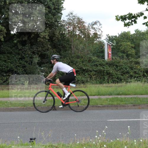 10.08.2025 - GEWOBA Citytriathlon Bremen Yannick Fuchs http://msf.ph/oto/8567833 10.08.2025 12:46:14 Radfahren 625, 929, 948, 1011 meine-sportfotos.de