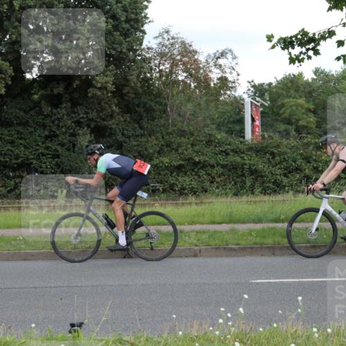 10.08.2025 - GEWOBA Citytriathlon Bremen Yannick Fuchs http://msf.ph/oto/8567834 10.08.2025 12:46:18 Radfahren 625, 948, 1011 meine-sportfotos.de