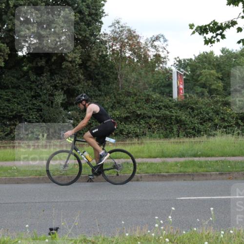 10.08.2025 - GEWOBA Citytriathlon Bremen Yannick Fuchs http://msf.ph/oto/8567845 10.08.2025 12:46:25 Radfahren 625, 903, 948, 962 meine-sportfotos.de