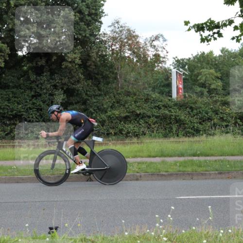 10.08.2025 - GEWOBA Citytriathlon Bremen Yannick Fuchs http://msf.ph/oto/8567849 10.08.2025 12:46:37 Radfahren 576, 605, 625, 903, 918, 962, 1007, 1020 meine-sportfotos.de