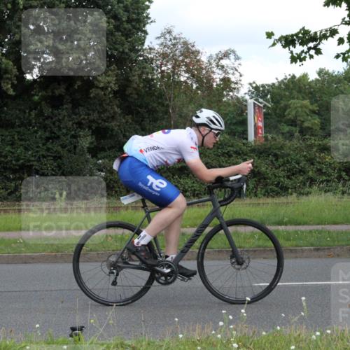 10.08.2025 - GEWOBA Citytriathlon Bremen Yannick Fuchs http://msf.ph/oto/8567851 10.08.2025 12:46:39 Radfahren 576, 605, 799, 823, 903, 918, 962, 1007, 1020 meine-sportfotos.de
