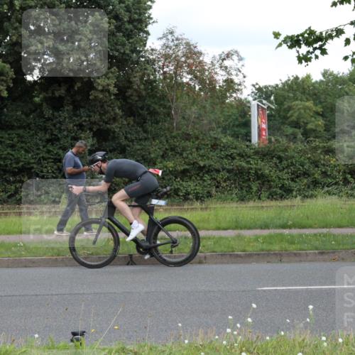 10.08.2025 - GEWOBA Citytriathlon Bremen Yannick Fuchs http://msf.ph/oto/8567864 10.08.2025 12:46:54 Radfahren 583, 605, 760, 799, 823, 968, 1007, 1020 meine-sportfotos.de