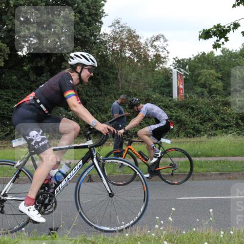 10.08.2025 - GEWOBA Citytriathlon Bremen Yannick Fuchs http://msf.ph/oto/8567871 10.08.2025 12:47:00 Radfahren 583, 622, 640, 659, 733, 760, 769, 799, 823, 960, 968, 1020 meine-sportfotos.de