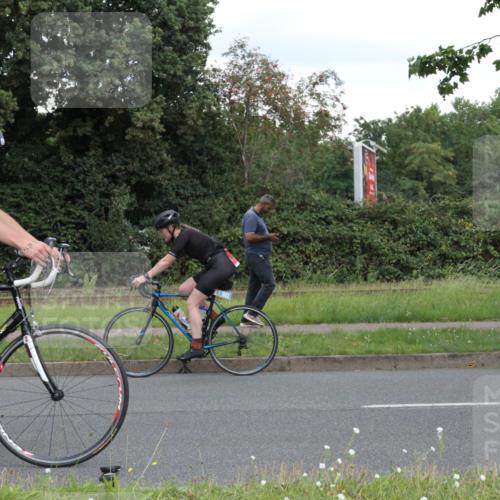 10.08.2025 - GEWOBA Citytriathlon Bremen Yannick Fuchs http://msf.ph/oto/8567875 10.08.2025 12:47:03 Radfahren 583, 622, 640, 659, 675, 733, 751, 760, 769, 799, 823, 875, 960, 968, 1013 meine-sportfotos.de