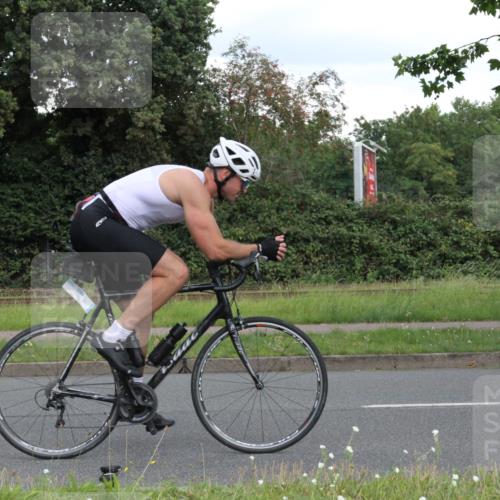 10.08.2025 - GEWOBA Citytriathlon Bremen Yannick Fuchs http://msf.ph/oto/8567878 10.08.2025 12:47:08 Radfahren 573, 583, 622, 640, 659, 675, 733, 751, 760, 769, 792, 875, 960, 968, 981, 1013 meine-sportfotos.de