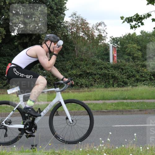 10.08.2025 - GEWOBA Citytriathlon Bremen Yannick Fuchs http://msf.ph/oto/8567880 10.08.2025 12:47:09 Radfahren 573, 583, 622, 640, 659, 675, 733, 751, 760, 769, 792, 875, 960, 968, 981, 1013 meine-sportfotos.de