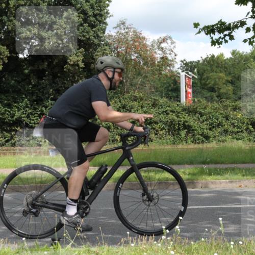 10.08.2025 - GEWOBA Citytriathlon Bremen Yannick Fuchs http://msf.ph/oto/8567899 10.08.2025 12:47:40 Radfahren 566, 587, 590, 654, 745, 753, 801, 884, 916, 943, 951 meine-sportfotos.de