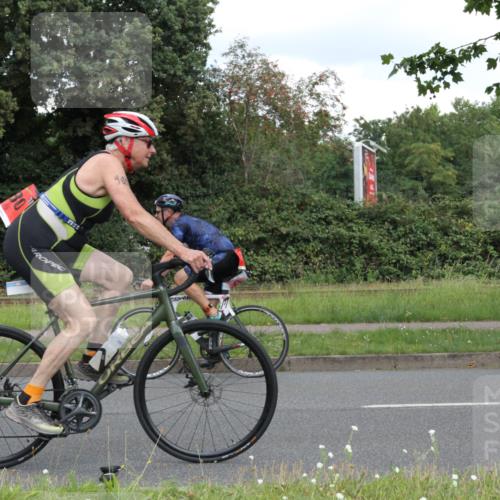 10.08.2025 - GEWOBA Citytriathlon Bremen Yannick Fuchs http://msf.ph/oto/8567924 10.08.2025 12:48:03 Radfahren 587, 656, 679, 699, 767, 916, 927, 941, 943 meine-sportfotos.de