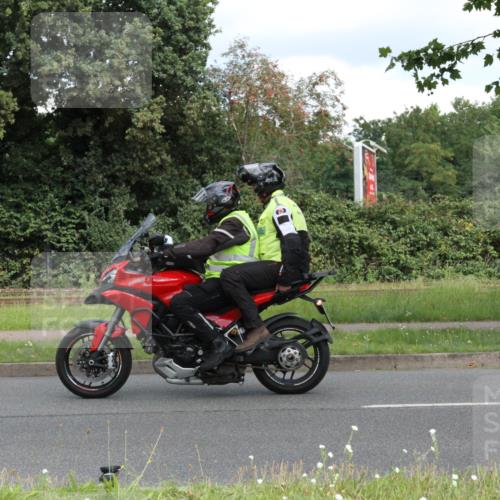 10.08.2025 - GEWOBA Citytriathlon Bremen Yannick Fuchs http://msf.ph/oto/8567939 10.08.2025 12:48:30 Radfahren 564, 616, 630, 793, 839, 876, 1026 meine-sportfotos.de