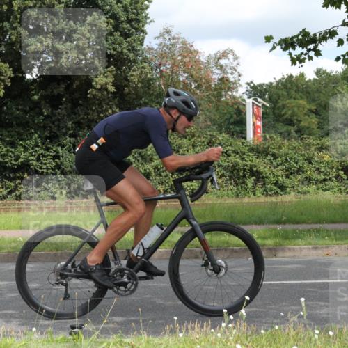 10.08.2025 - GEWOBA Citytriathlon Bremen Yannick Fuchs http://msf.ph/oto/8567944 10.08.2025 12:48:39 Radfahren 564, 616, 621, 627, 630, 655, 657, 687, 717, 793, 839, 857, 876, 897, 932, 1026 meine-sportfotos.de