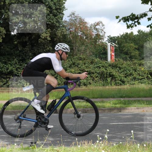 10.08.2025 - GEWOBA Citytriathlon Bremen Yannick Fuchs http://msf.ph/oto/8567946 10.08.2025 12:48:41 Radfahren 564, 616, 621, 627, 630, 655, 657, 687, 717, 793, 839, 857, 876, 897, 932, 1026 meine-sportfotos.de