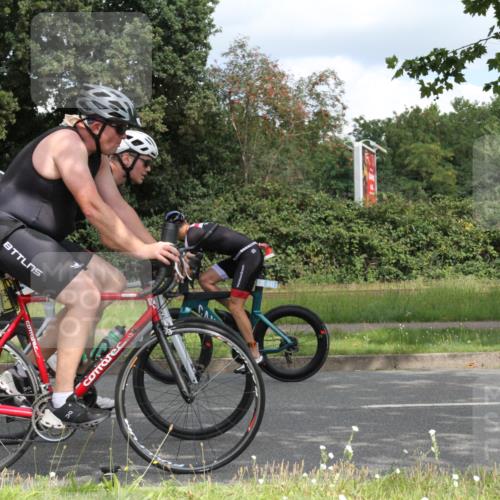 10.08.2025 - GEWOBA Citytriathlon Bremen Yannick Fuchs http://msf.ph/oto/8567948 10.08.2025 12:48:42 Radfahren 564, 578, 616, 621, 627, 630, 655, 657, 687, 717, 793, 839, 857, 876, 897, 932, 1026 meine-sportfotos.de