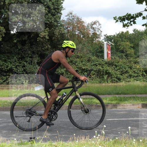 10.08.2025 - GEWOBA Citytriathlon Bremen Yannick Fuchs http://msf.ph/oto/8567950 10.08.2025 12:48:43 Radfahren 564, 578, 616, 621, 627, 630, 655, 657, 687, 717, 788, 793, 857, 876, 897, 932, 1026 meine-sportfotos.de