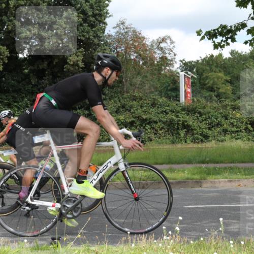 10.08.2025 - GEWOBA Citytriathlon Bremen Yannick Fuchs http://msf.ph/oto/8567952 10.08.2025 12:48:44 Radfahren 564, 578, 616, 621, 627, 630, 655, 657, 687, 717, 788, 793, 857, 876, 897, 932, 1026 meine-sportfotos.de