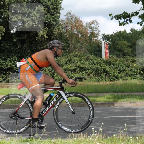 10.08.2025 - GEWOBA Citytriathlon Bremen Yannick Fuchs http://msf.ph/oto/8567959 10.08.2025 12:48:49 Radfahren 564, 578, 616, 621, 627, 630, 649, 655, 657, 687, 717, 788, 793, 857, 876, 897, 932, 1010, 1026 meine-sportfotos.de