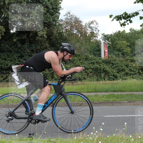 10.08.2025 - GEWOBA Citytriathlon Bremen Yannick Fuchs http://msf.ph/oto/8567983 10.08.2025 12:49:20 Radfahren 560, 593, 702, 774, 806, 840, 841, 888, 942, 950 meine-sportfotos.de